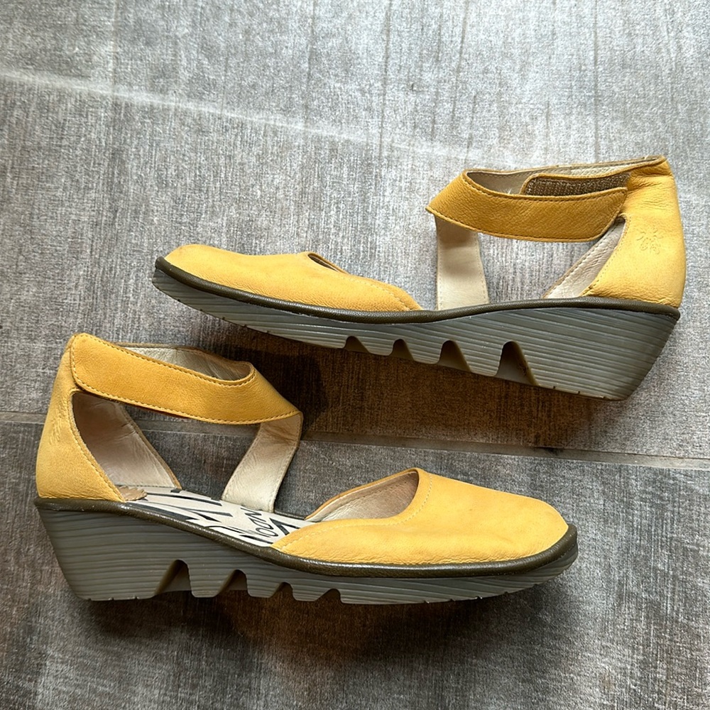 London‎ Fly Closed Toe Wedge Sandal 40
